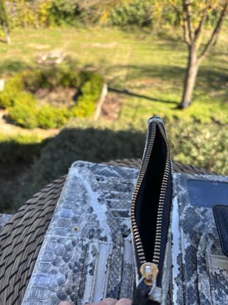 Cartera mujer Parfois negra efecto piel serpiente