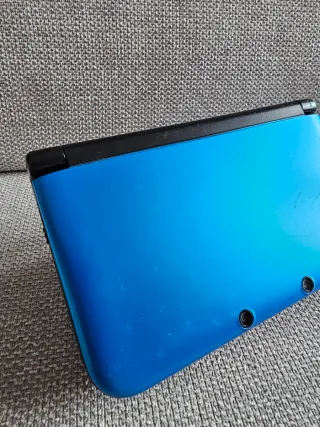 Nintendo 3DS XL Blu con caricatore
