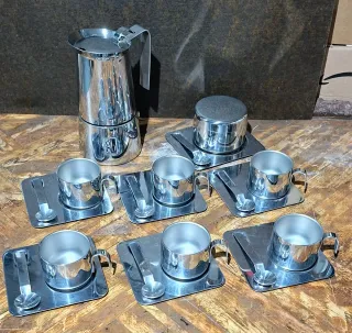 Servizio tazzine caffè con caffettiera, in acciaio