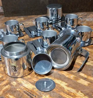 Servizio tazzine caffè con caffettiera, in acciaio