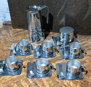 Servizio tazzine caffè con caffettiera, in acciaio