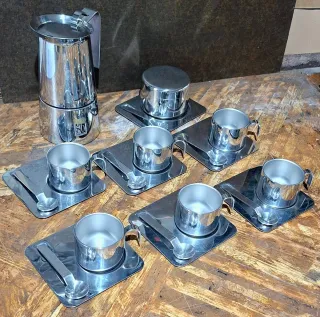 Servizio tazzine caffè con caffettiera, in acciaio