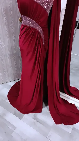 Vestido de fiesta rojo con lentejuelas