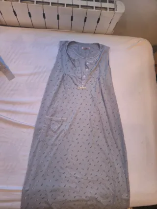 Camisón gris con botones