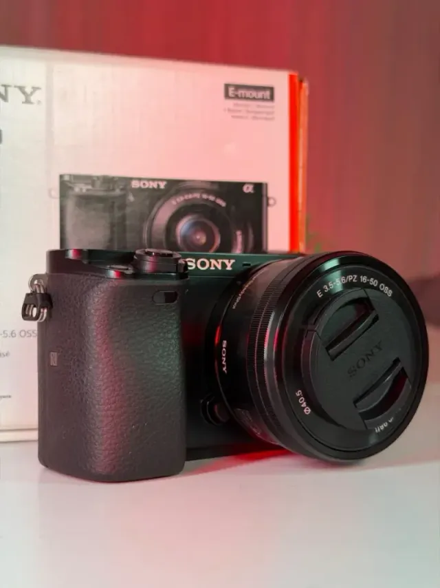 SEMINUEVA Sony a6000 + Lente 16-50mm