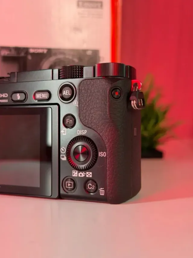 SEMINUEVA Sony a6000 + Lente 16-50mm