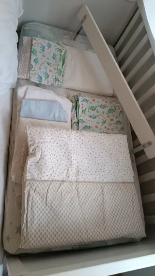 Cuna Ikea + Colchón y Sábanas