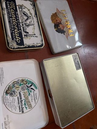 Scatole vintage in latta Fiorucci e Mandorlato