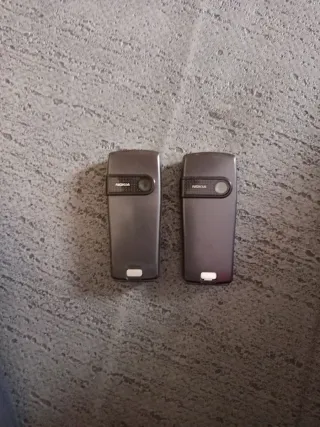 2 Vecchi Telefoni Cellulari Nokia Argento/Nero