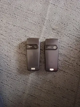 2 Vecchi Telefoni Cellulari Nokia Argento/Nero