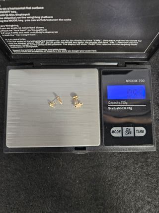 Pendientes Oro 18K Flor 0,58gr 0,7cm