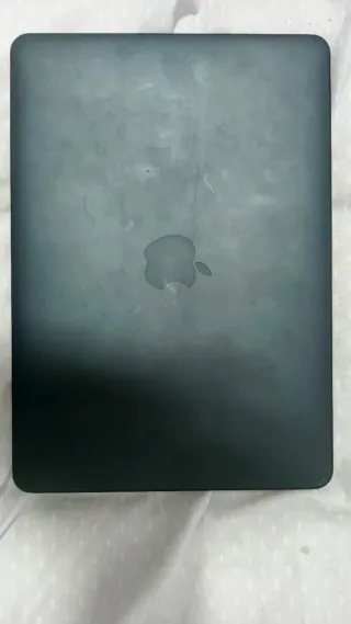 MacBook Pro con caricatore