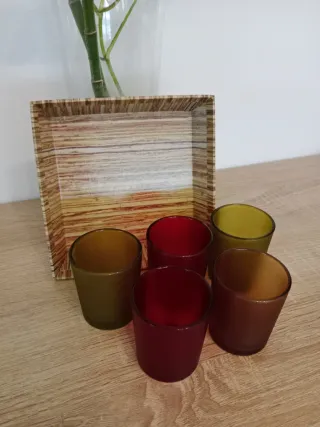 Juego de 5 vasos para velas con plato