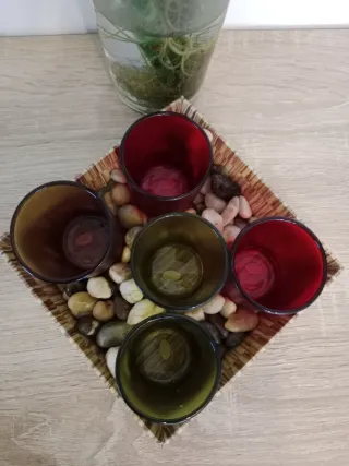 Juego de 5 vasos para velas con plato
