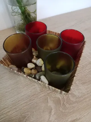 Juego de 5 vasos para velas con plato