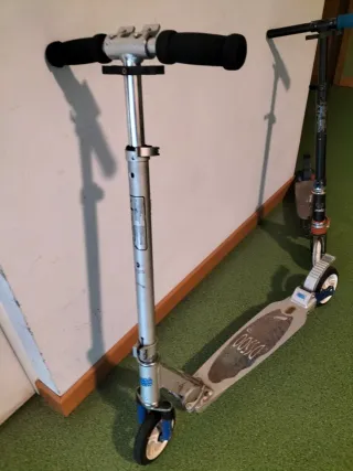 2 Patinetes plegables.