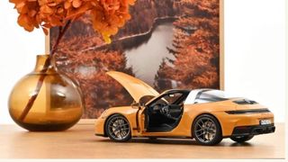PORSCHE 911 992-2 TARGA 4 GTS 2025 YELLOW 1:18