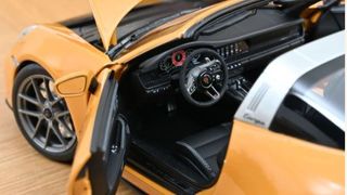 PORSCHE 911 992-2 TARGA 4 GTS 2025 YELLOW 1:18