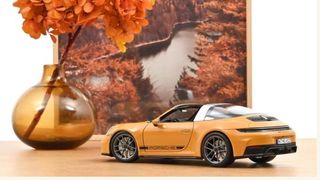 PORSCHE 911 992-2 TARGA 4 GTS 2025 YELLOW 1:18