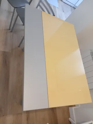 Mesa de cocina extensible y 2 taburetes