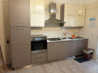 Cucina completa con elettrodomestici