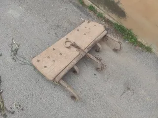 Antigüedades de madera y metal