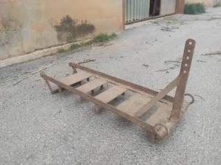 Antigüedades de madera y metal