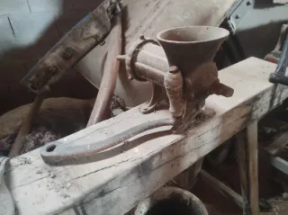 Antigüedades de madera y metal