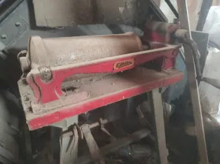 Antigüedades de madera y metal