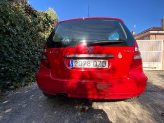 Mercedes-Benz Clase A180 black and red 2006