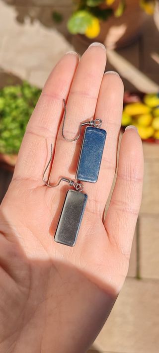 Orecchini pendenti resina fiori blu inox