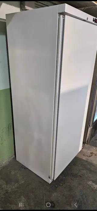 Congelador vertical con display digital