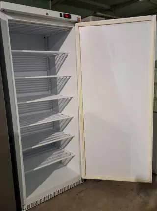 Congelador vertical con display digital