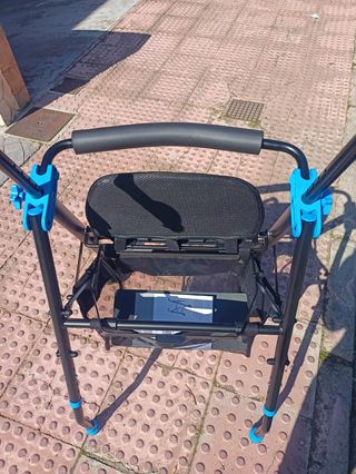 Andador Plegable con Asiento y Ruedas