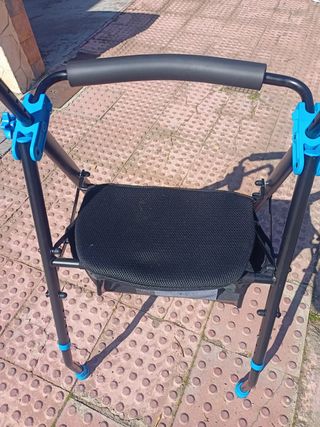 Andador Plegable con Asiento y Ruedas