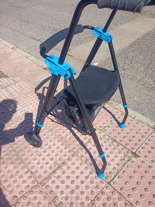Andador Plegable con Asiento y Ruedas
