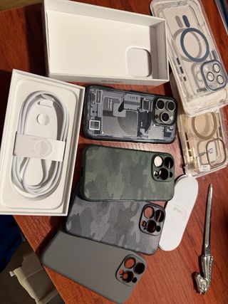 iPhone 16 Pro 256GB Argento con Accessori