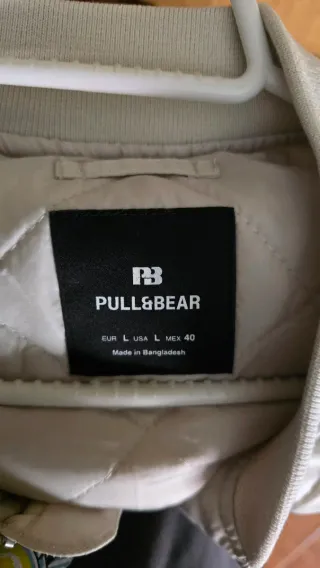 Chaqueta bomber Pull&Bear beige