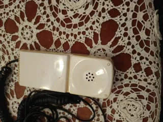 Teléfono antiguo beige