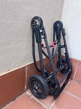 Carrito City Mini GT con Capazo y plásticos lluvia