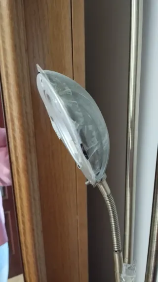 Lámpara de pie metal dorada