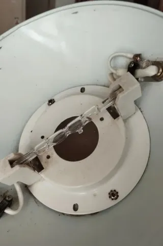 Lámpara de pie metal dorada