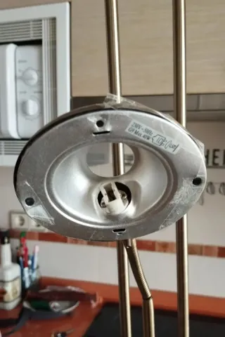 Lámpara de pie metal dorada