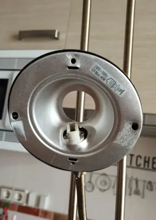 Lámpara de pie metal dorada