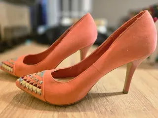 Zapatos de tacón elegantes