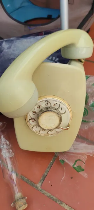Dos Teléfonos antiguo beige