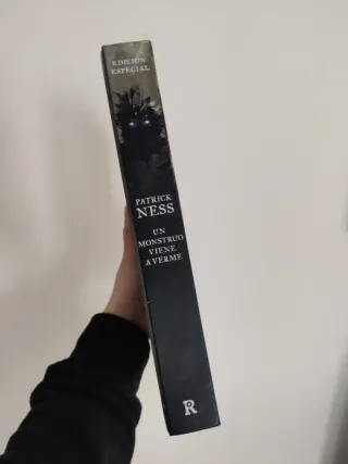 Un monstruo viene a verme (edición especial) (R...