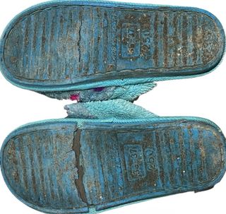 Pantofole/ciabatte celesti usate