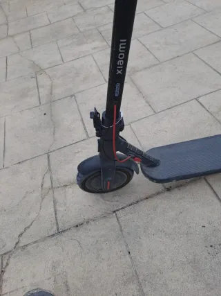 Monopatín Eléctrico Xiaomi 4 con casco con luz