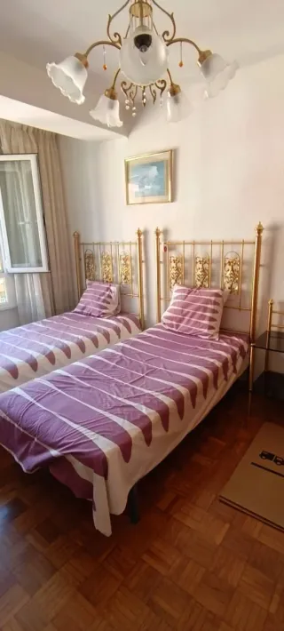 Camas antiguas de caño con elástico